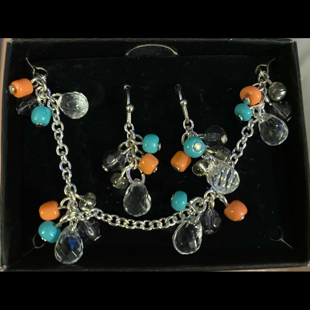 Avon necklace and earring set